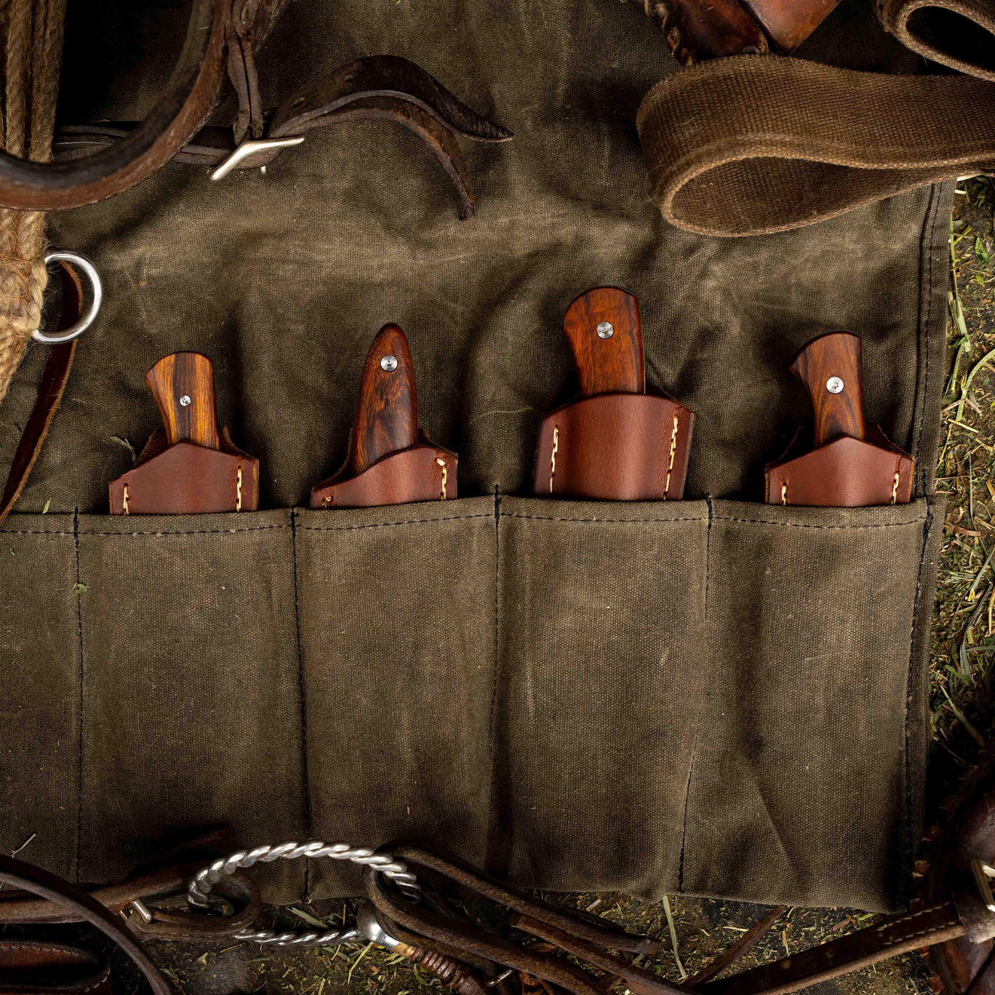 TRADITIONS KNIVES - FULL SET OF 4