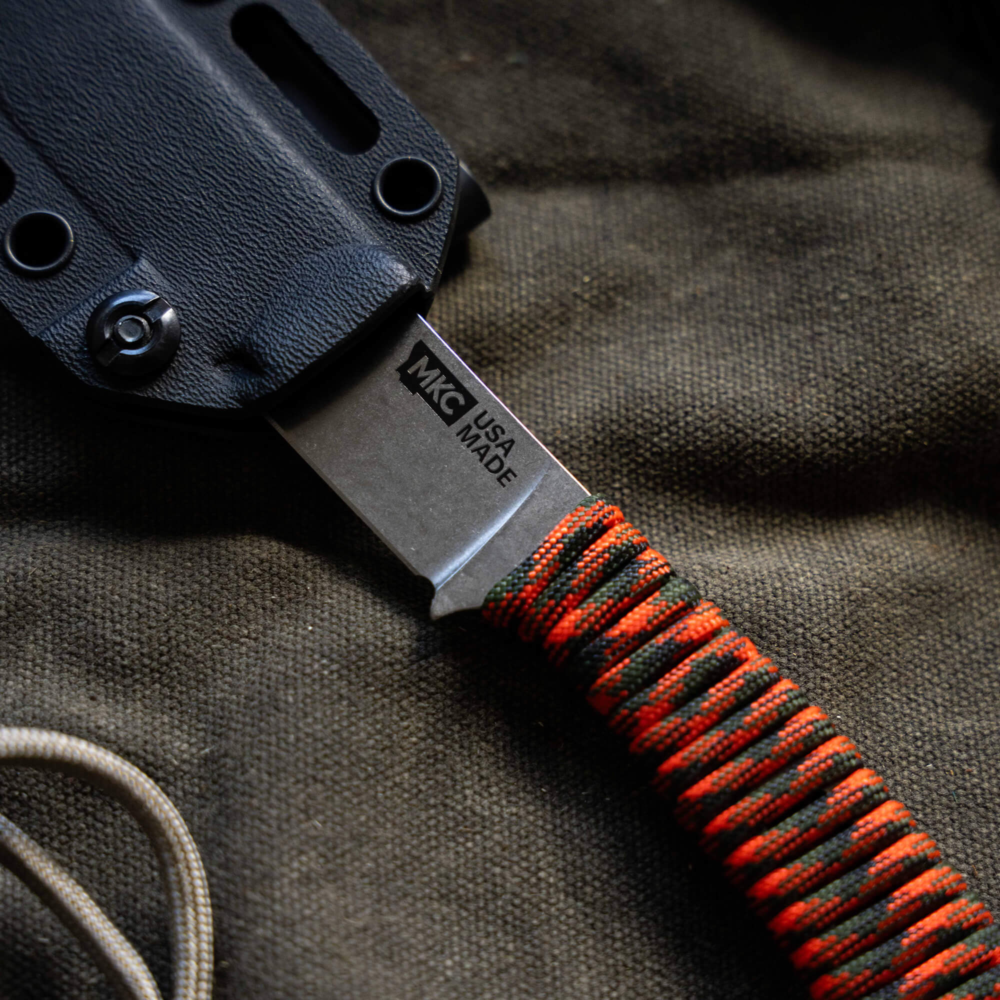 MINI STONED GOAT - ORANGE & BLACK