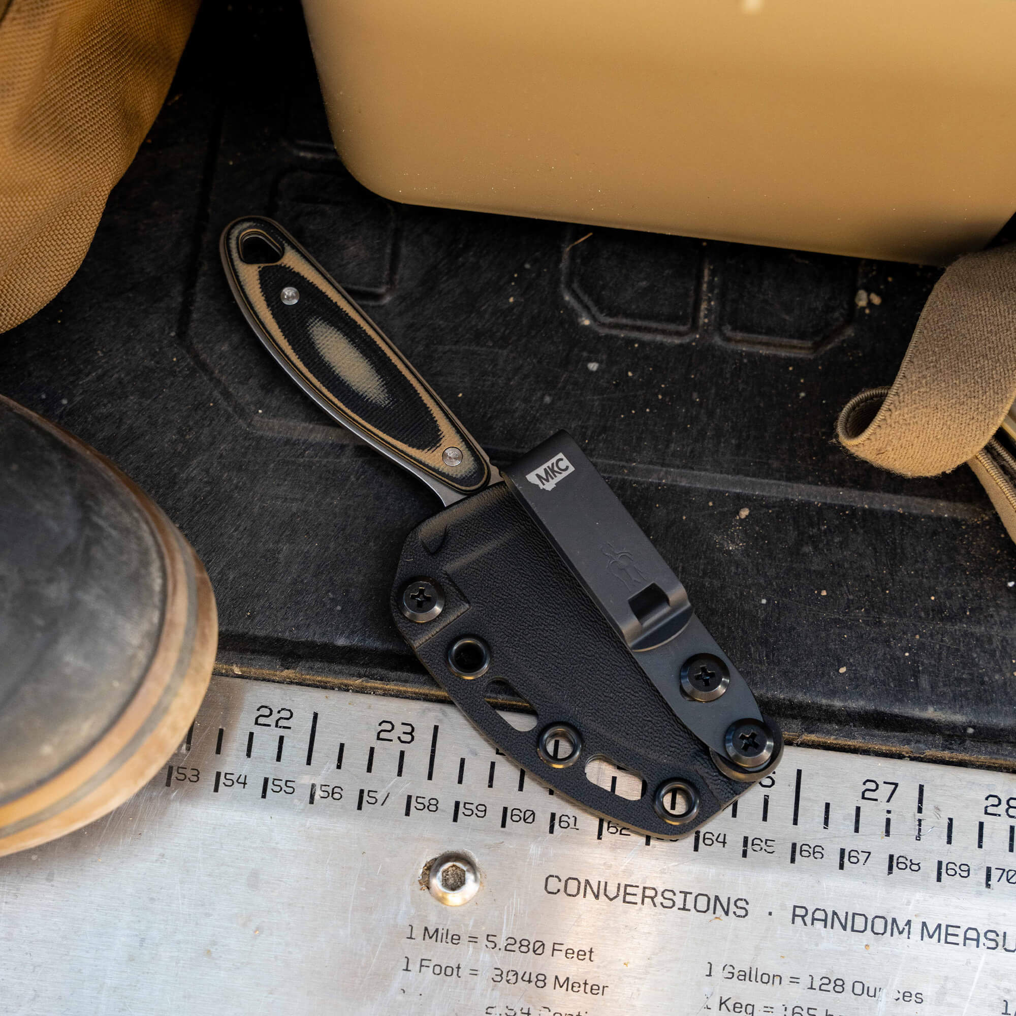 CASTLE ROCK - TAN & BLACK