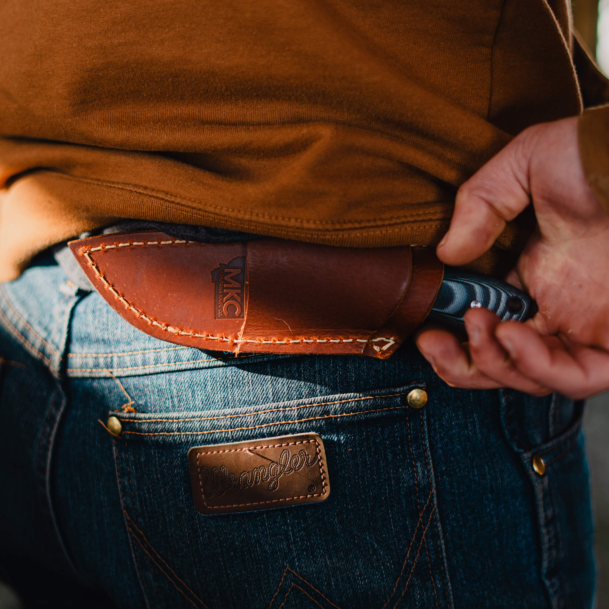 ELKHORN SKINNER LEATHER SHEATH - HORIZONTAL BELT CARRY