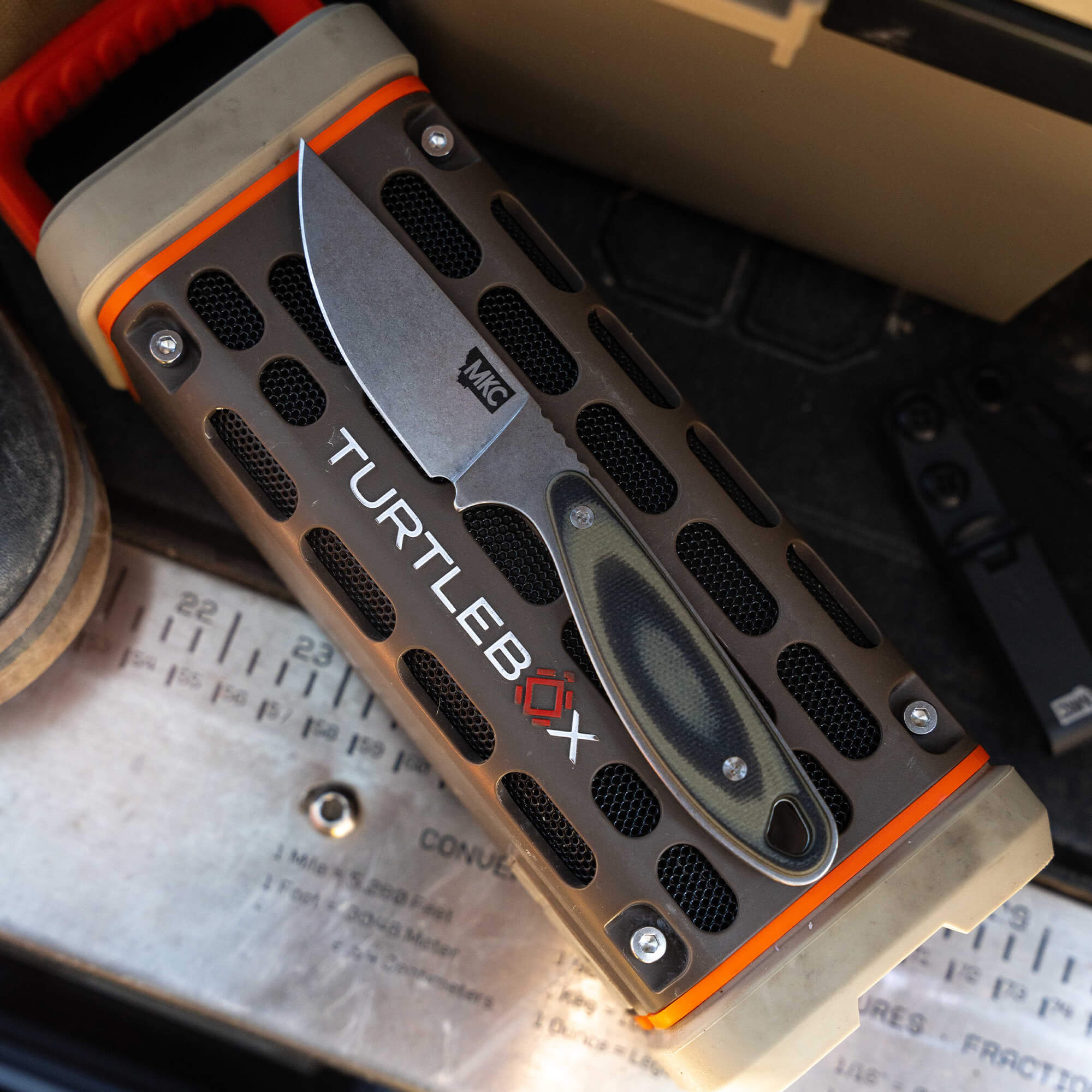 CASTLE ROCK - GREEN & BLACK